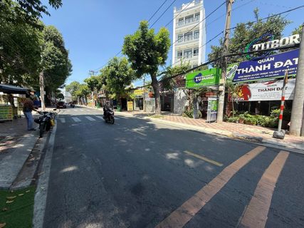 Bán đất mặt tiền Linh Trung, đường 30m, 7.2x45.8m (329.5m2). GPXD Hầm 7 tầng, cạnh Ga Metro